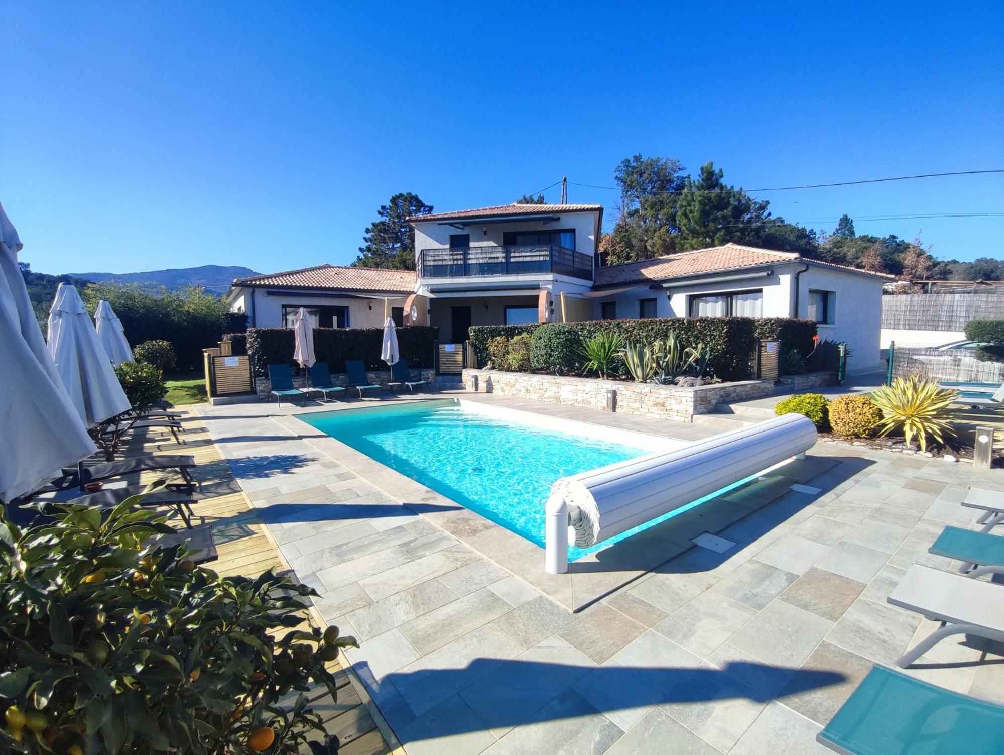Cote Et Mer - Appartement Haut Standing Dans Villa Avec Piscine Et Vue Mer Taglio-Isolaccio Exterior foto
