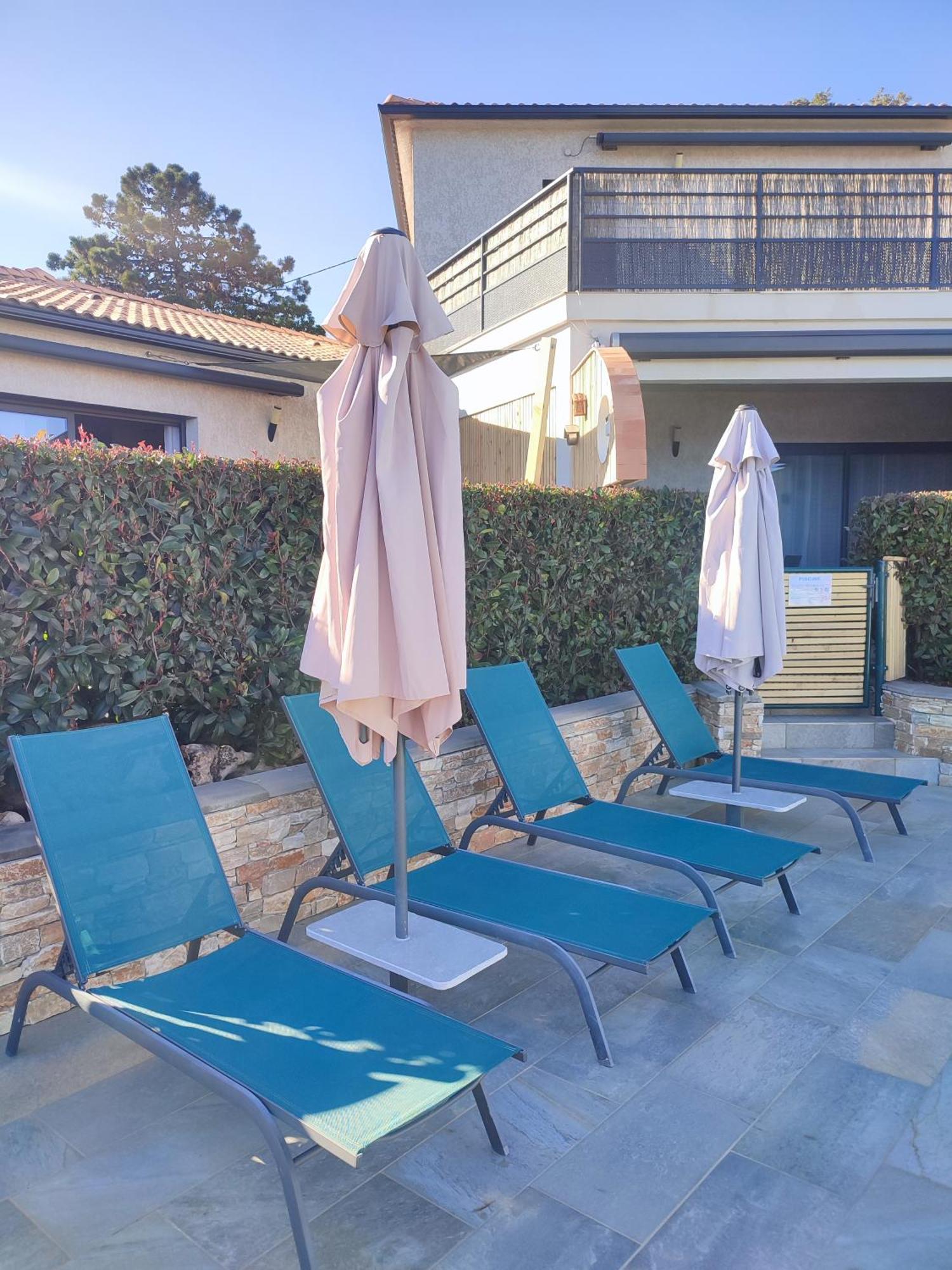 Cote Et Mer - Appartement Haut Standing Dans Villa Avec Piscine Et Vue Mer Taglio-Isolaccio Exterior foto
