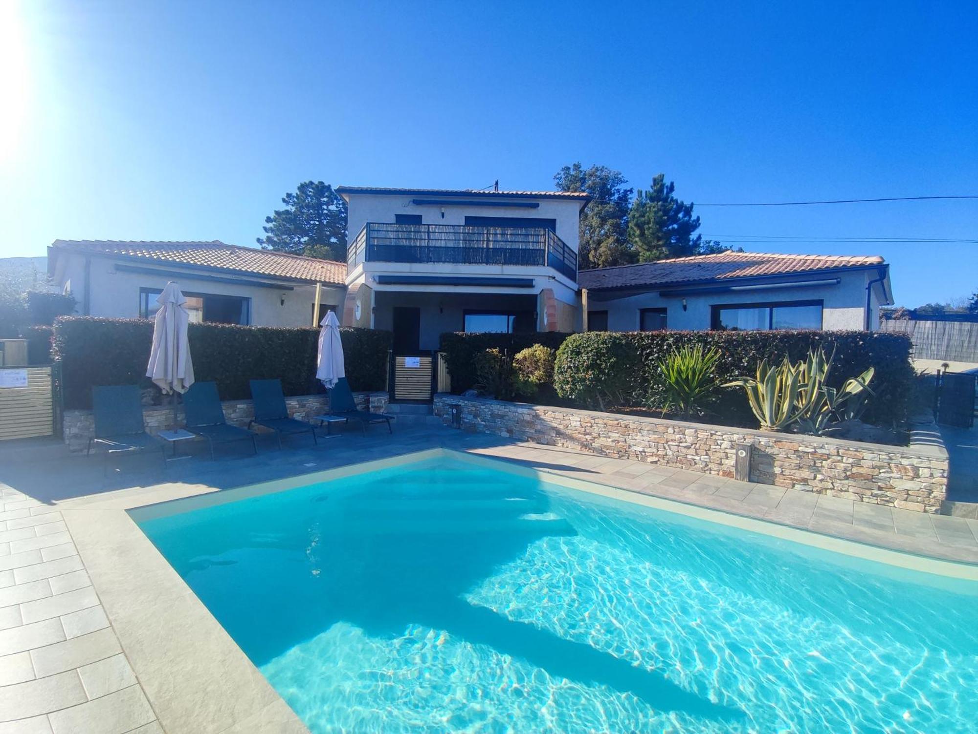 Cote Et Mer - Appartement Haut Standing Dans Villa Avec Piscine Et Vue Mer Taglio-Isolaccio Exterior foto