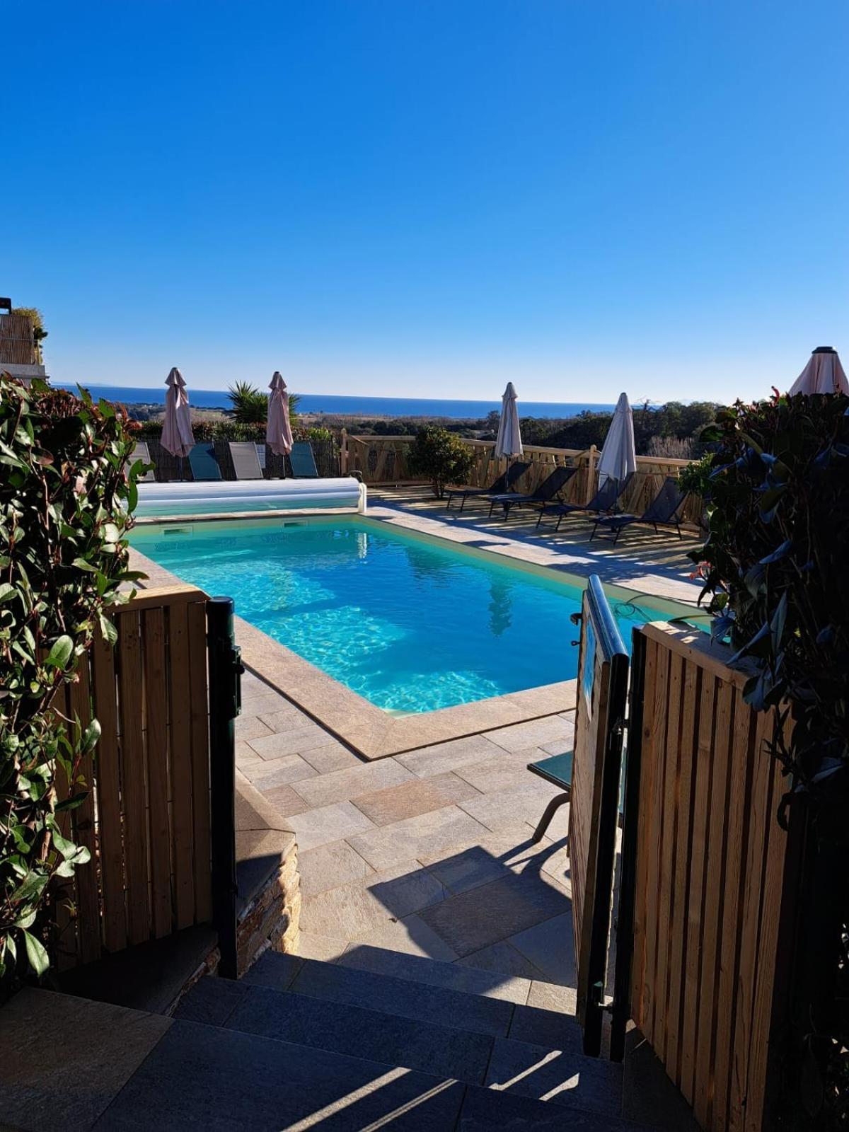 Cote Et Mer - Appartement Haut Standing Dans Villa Avec Piscine Et Vue Mer Taglio-Isolaccio Exterior foto